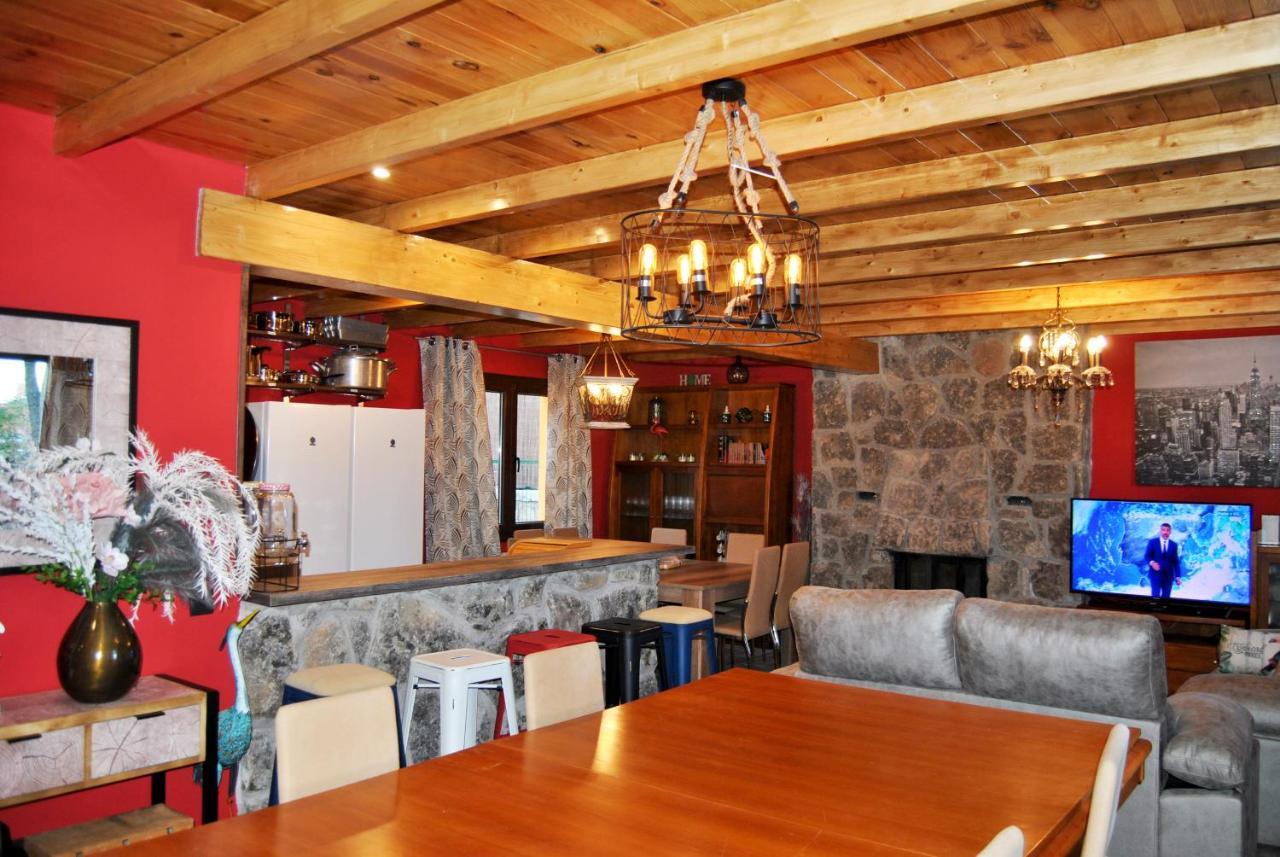 Complejo Casas Rurales Mansiones Y Villas Deluxe Collado Mediano Bagian luar foto