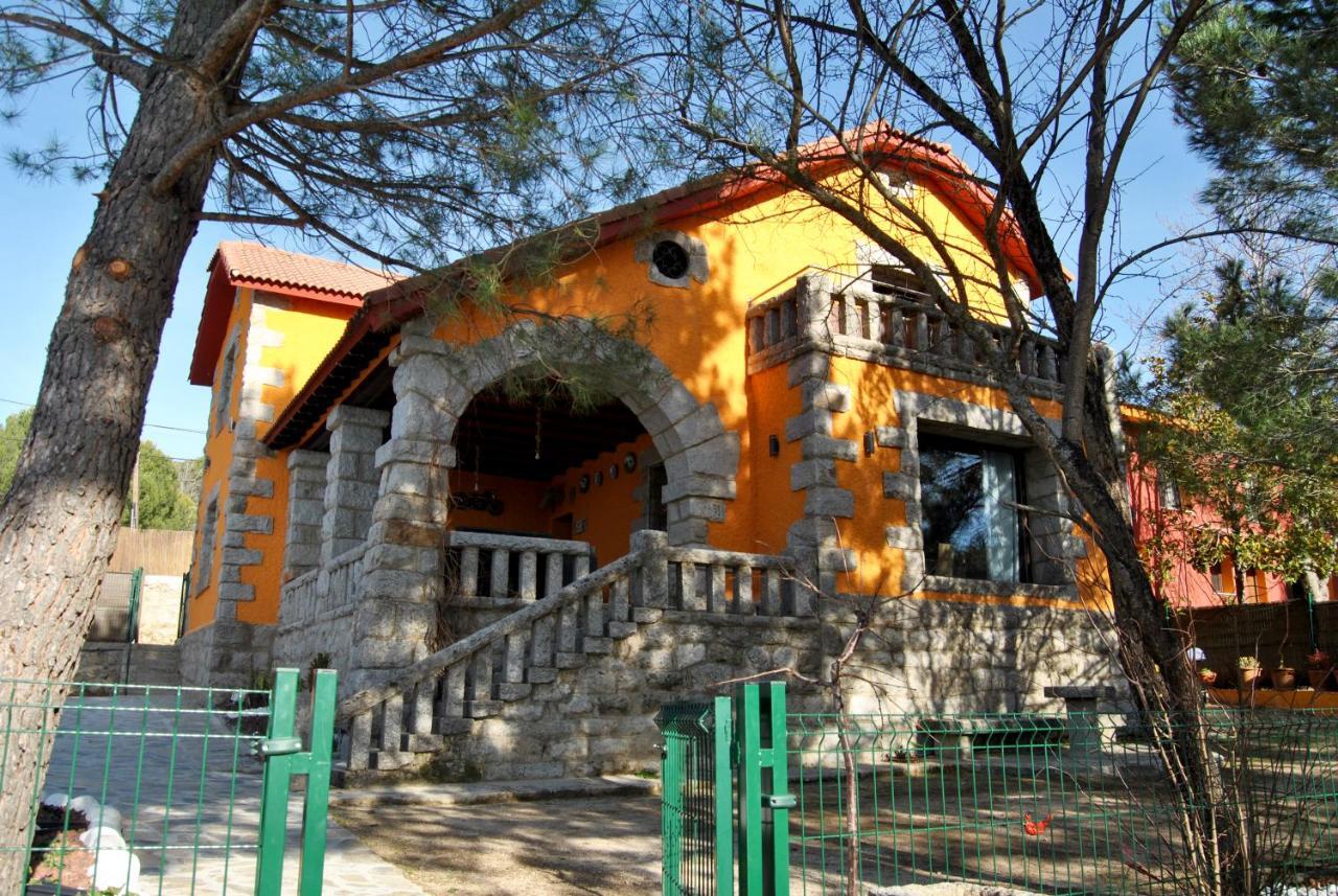Complejo Casas Rurales Mansiones Y Villas Deluxe Collado Mediano Bagian luar foto